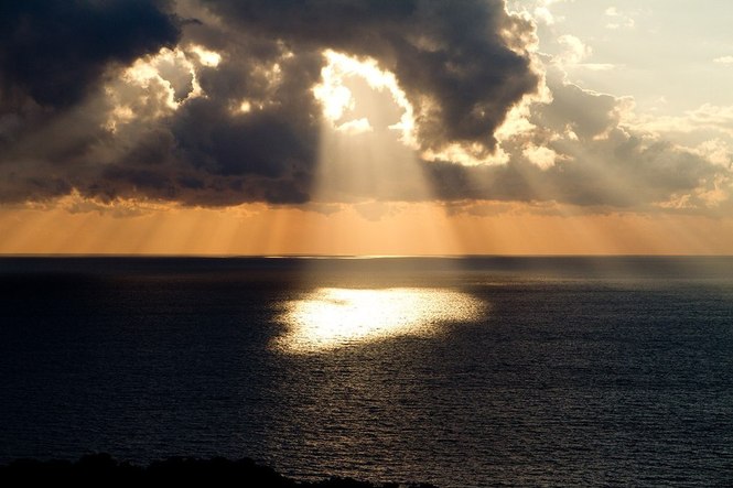 Закинтос - красивый луч света на море